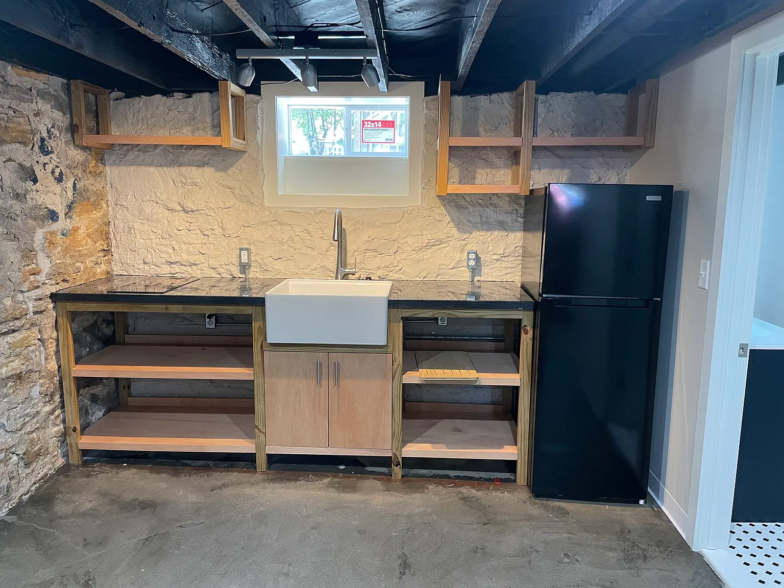 Studio, 725 sqft, $975 — Photo 1