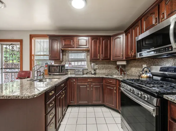 309 Parkville Avenue image 4 of 16