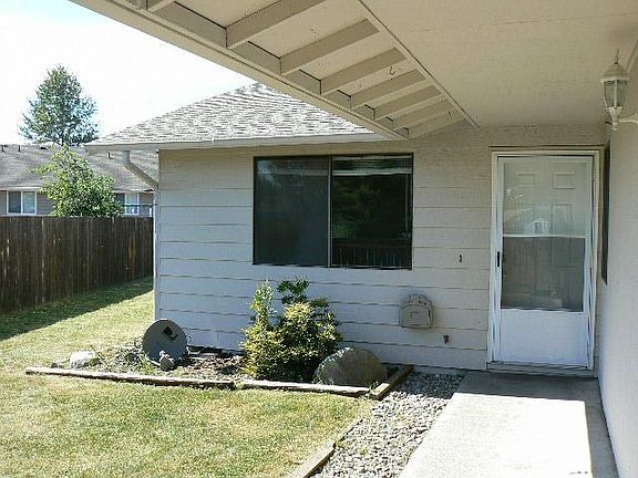3rd image of 4921 Mount Tahoma Dr SE #A