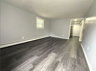 536 East Dr #2, Lindenhurst, NY 11757