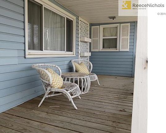 Wave to your neighbors as they drive by~