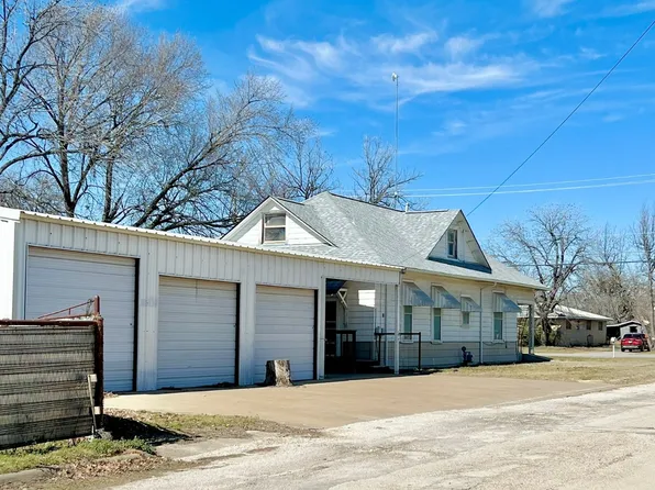 301 W Belknap St, Jacksboro, TX 76458
