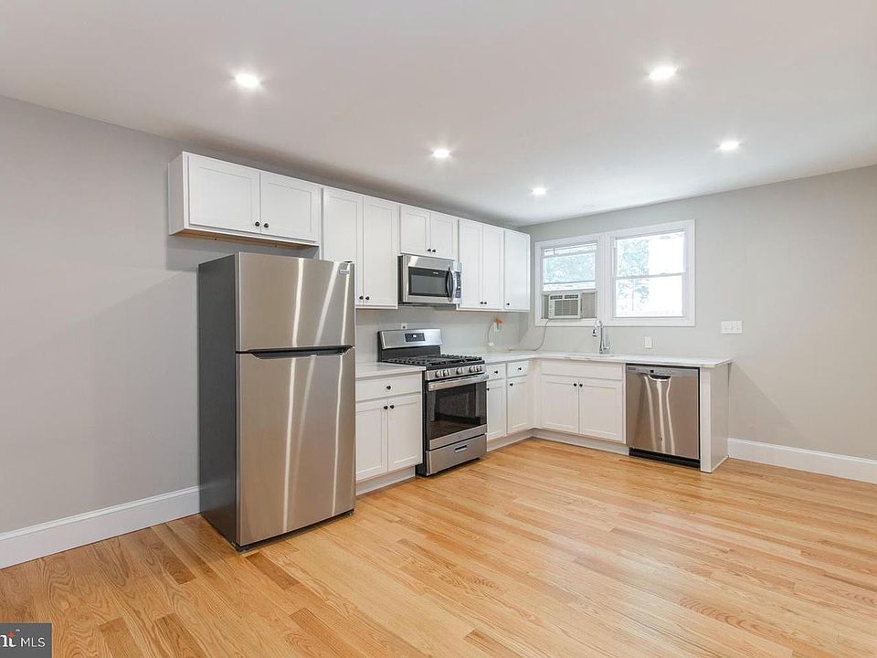 1st image of 1600 W 10th St #1