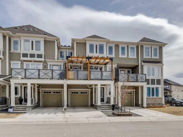 230 W Hillcrest Gdns SW, Airdrie, AB T4B 4J2