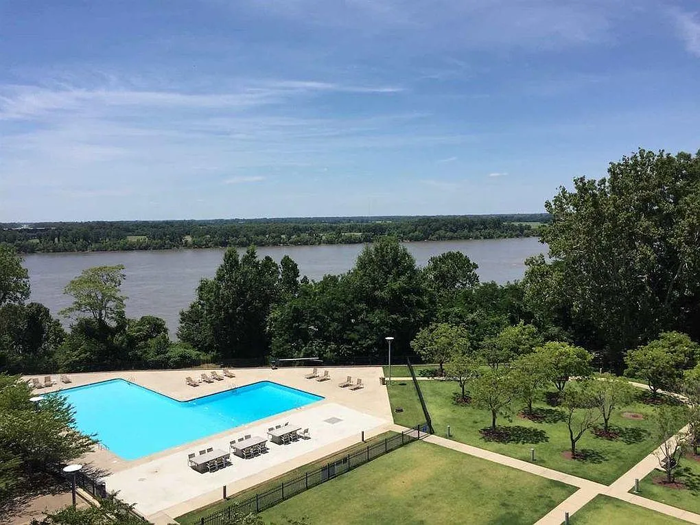 Building Photo - 655 Riverside Dr #205B