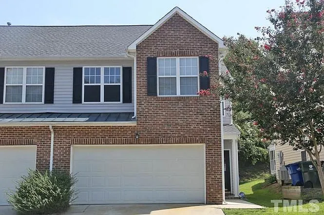 2424 Bay Harbor Dr — Photo 1