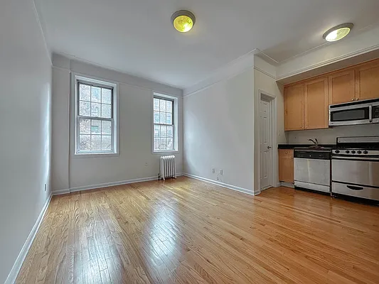 Rented by Manhattan Realty Group | media 6