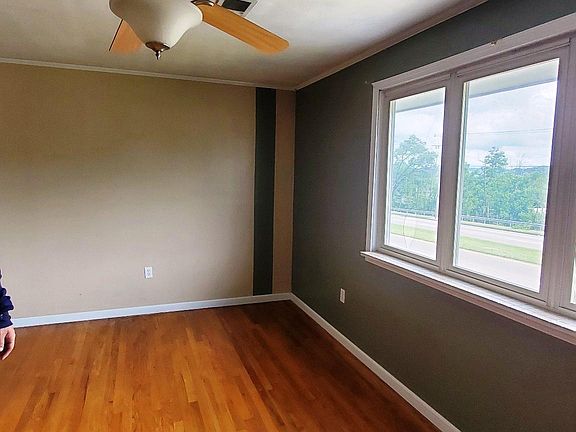 4th image of 2022 W Stone Dr