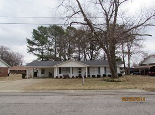1918 Sam Houston Dr, Dyersburg, TN 38024