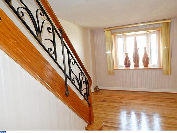 5th image of 212 E Walnut Park Dr