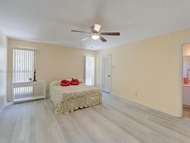 9039 NW 21st Ct — Photo 4