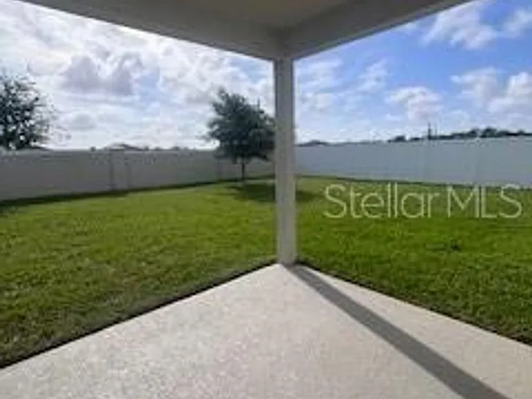 1105 Lexington Ln — Photo 13