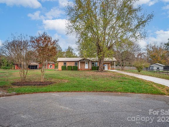4th image of 130 Island Park Ln