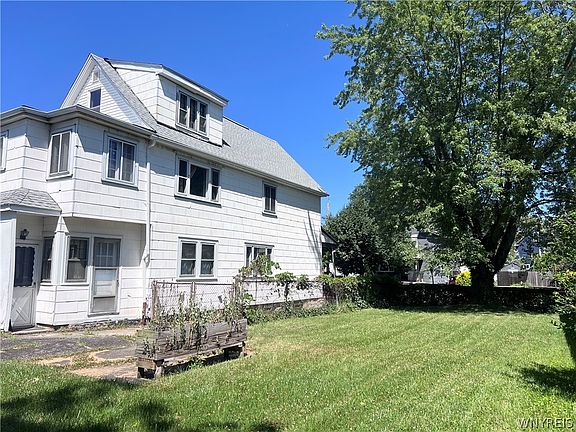 2nd image of 240 Longnecker St
