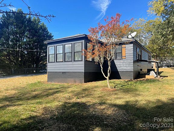 3rd image of 1309 F Ave SE