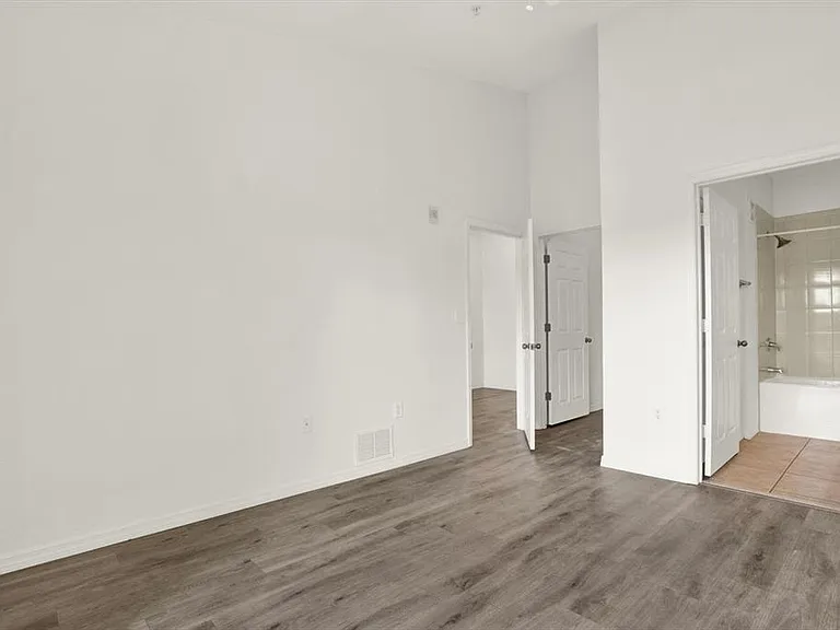 10201 Courtney Palms Blvd #304 — Photo 19