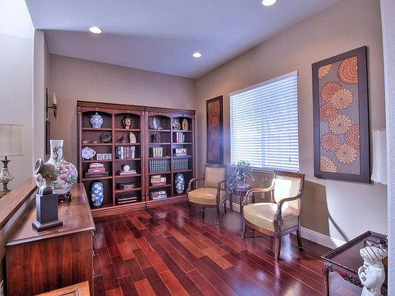 4th image of 426 Wood Glen Dr