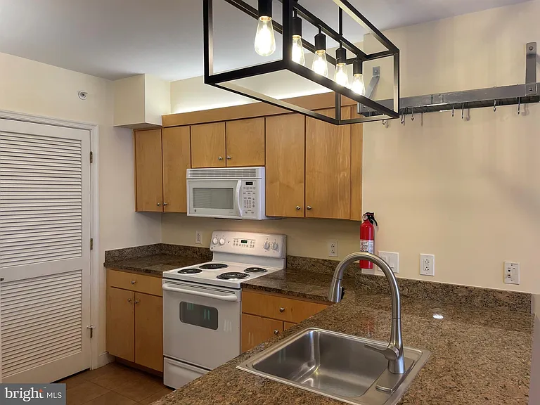 616 E St NW #711 — Photo 15