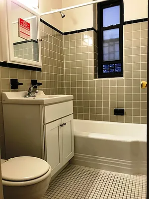 Rented by Prime Realty | media 8