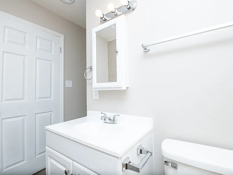 532 Matthews St — Photo 8