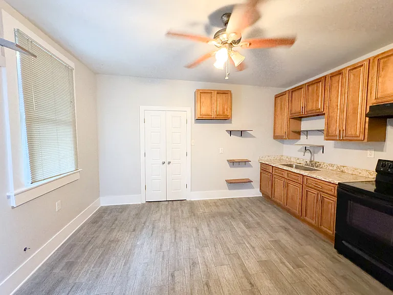 824 Independence St #B — Photo 11