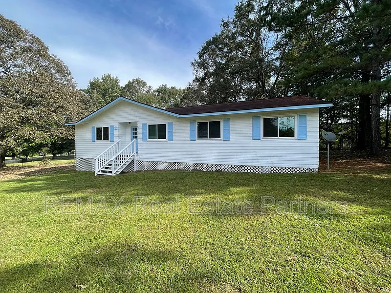 4 bed, 2.0 bath, 1519 sqft, $1,450 — Photo 2