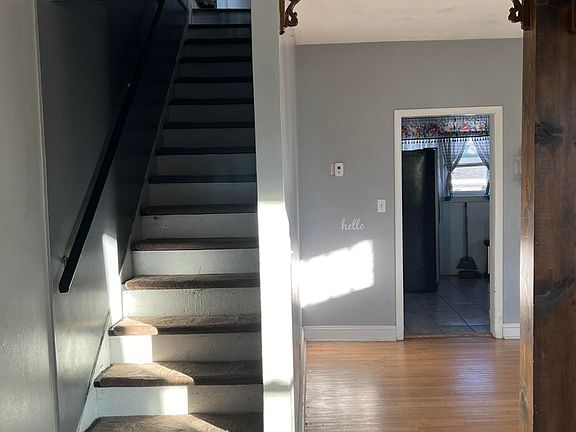 3rd image of 903 John St