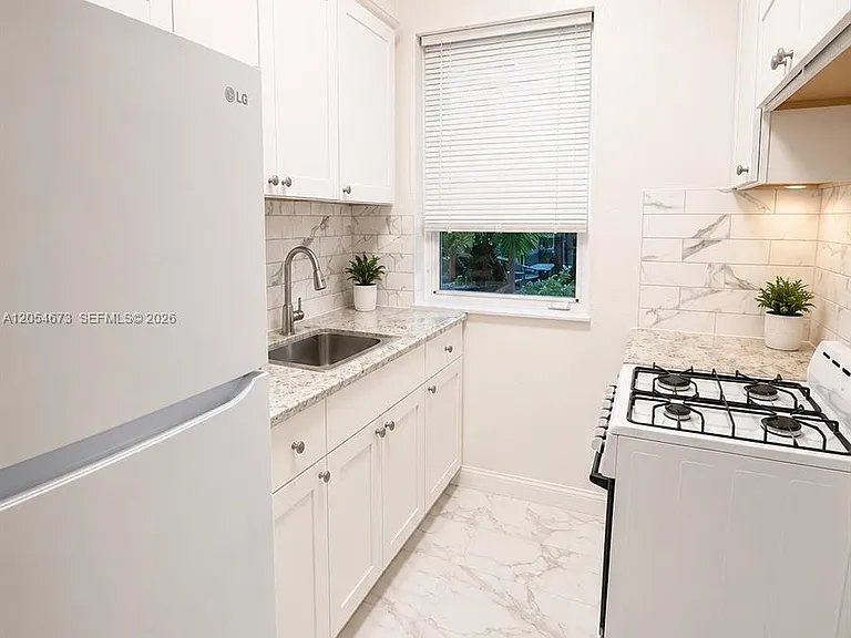 322 25th St #2 — Photo 4