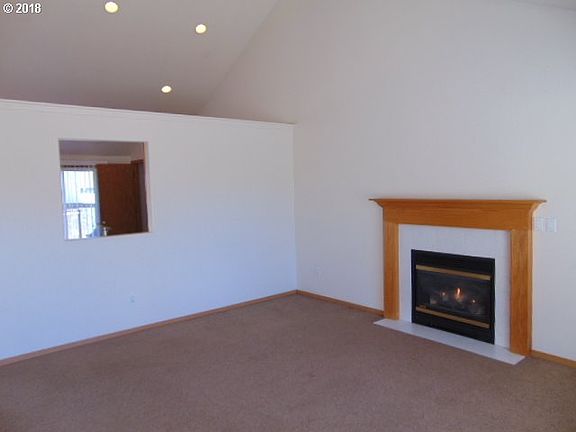 3rd image of 5320 NE 70th Cir