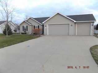 2325 Smoke Tree Rd, Neenah, WI 54956