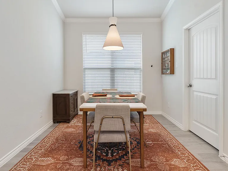 608 Lister Dr — Photo 15