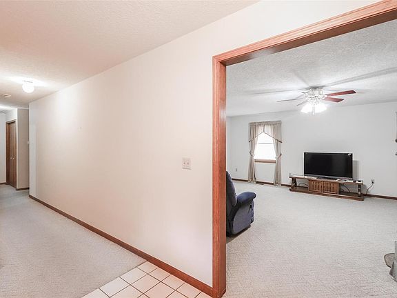 4th image of 26743 Owens Dr