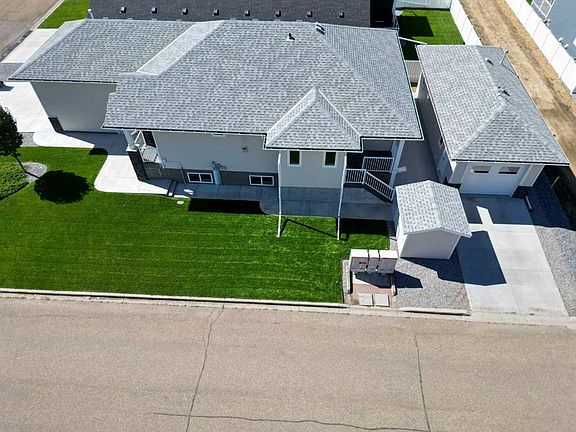 3rd image of 405 14th St E
