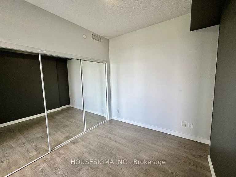 2055 Danforth Ave #811 — Photo 7