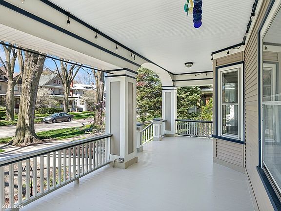 3rd image of 624 Clinton Ave
