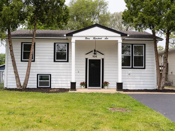 906 Central Park Dr, Round Lake Beach, IL 60073