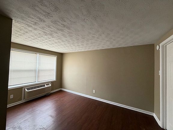 5th image of 1590 Martha Ct #13