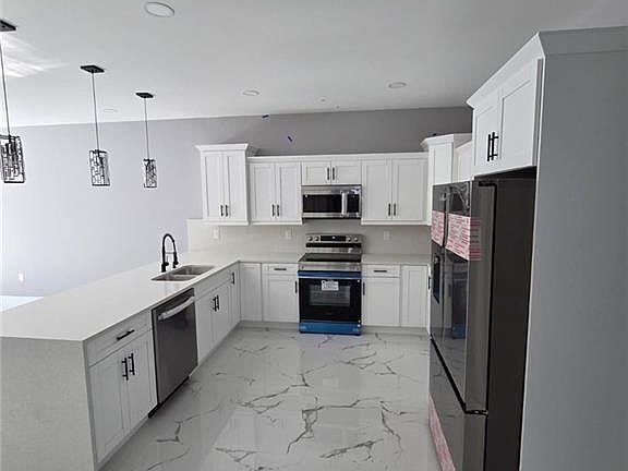 2nd image of 2423 Lantana AVE S