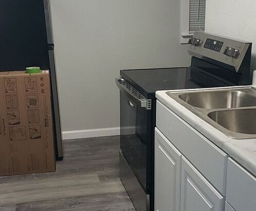 3rd image of 6834 Dunsmuir Ave #7
