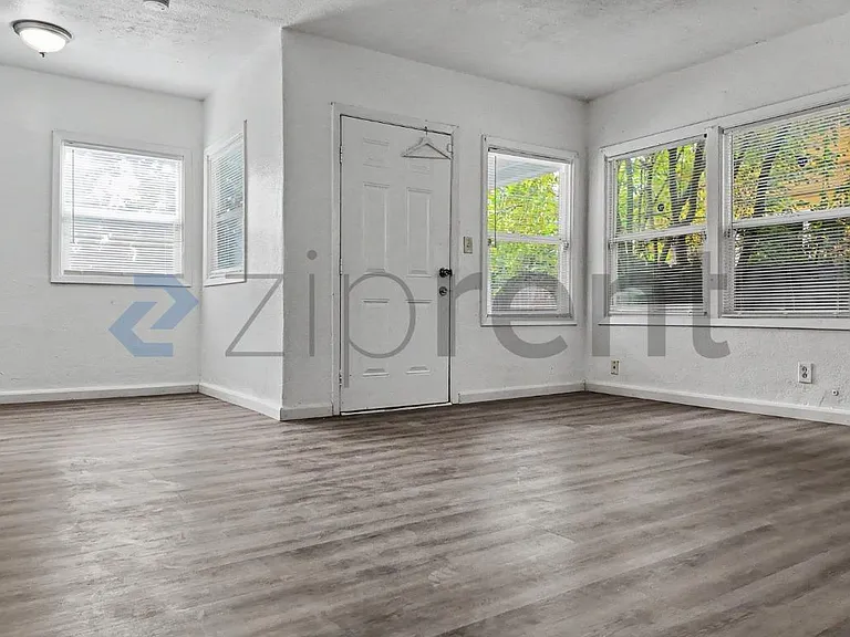 4309 32nd St — Photo 10