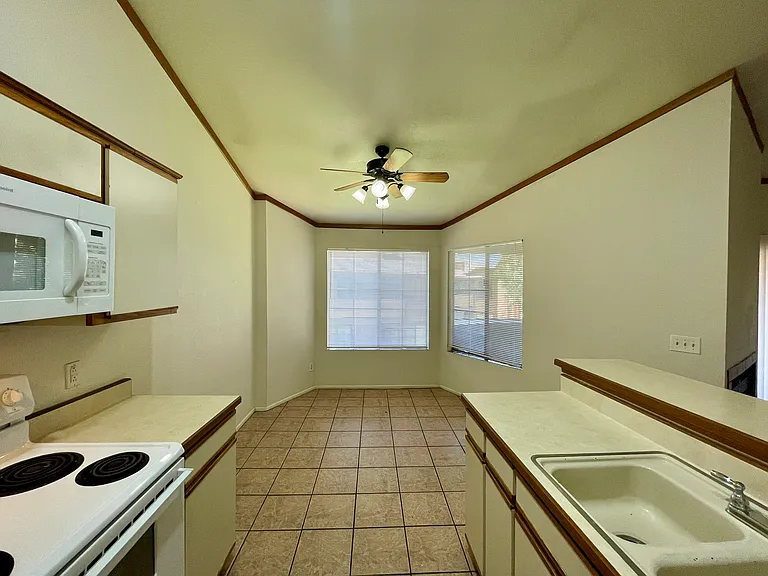 1710 W Wood Bridge Ct — Photo 5