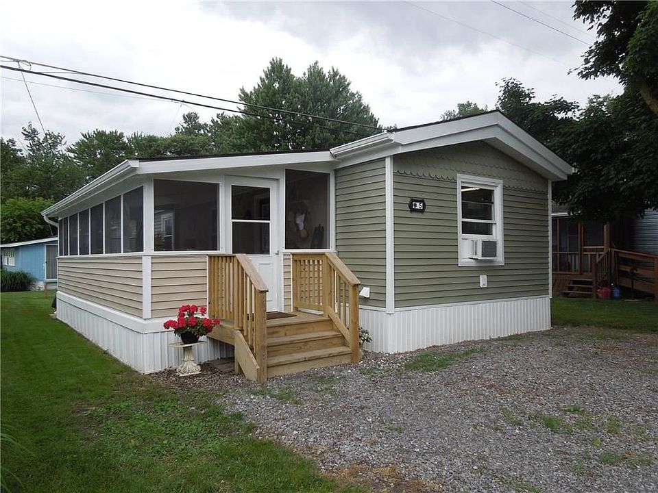 1st image of 5 Lakeview Dr
