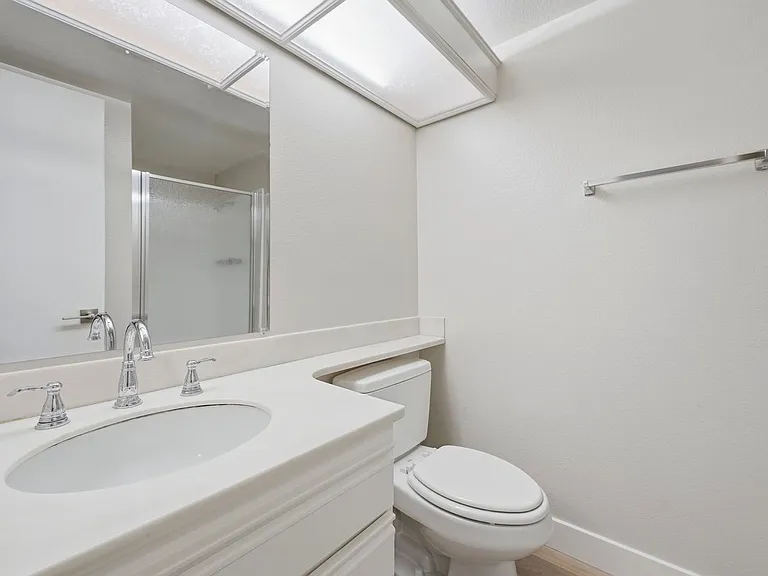 363 Stanford Ct — Photo 8
