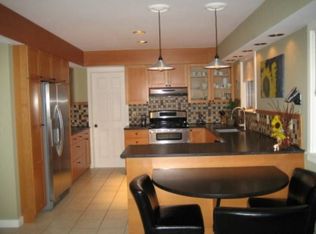 308 Somerset Dr, Streamwood, IL