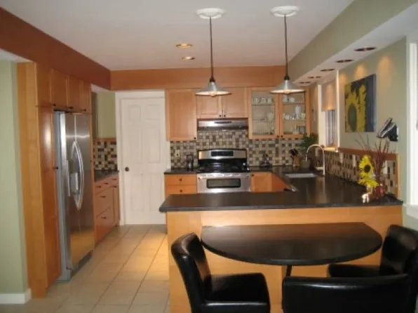 308 Somerset Dr, Streamwood, IL 60107