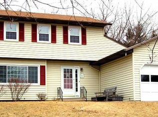 13 Meadow Ln, Albany, NY 12208