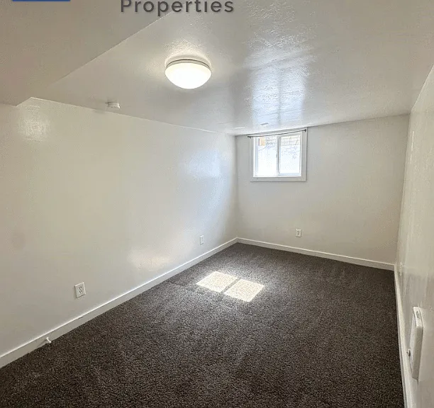 Cute 2 bedroom 1 bathroom apartment with convenient, central location — Photo 5