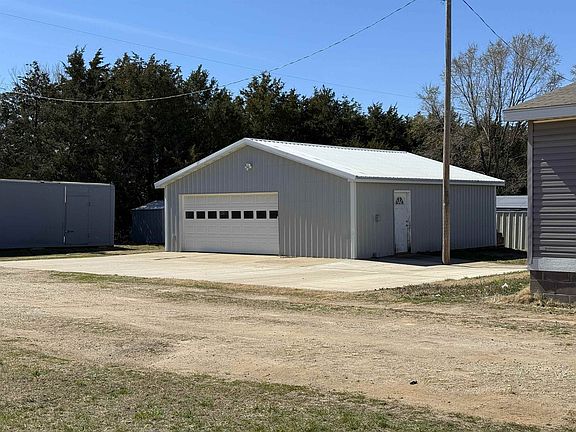 4th image of 709 N 190th Rd