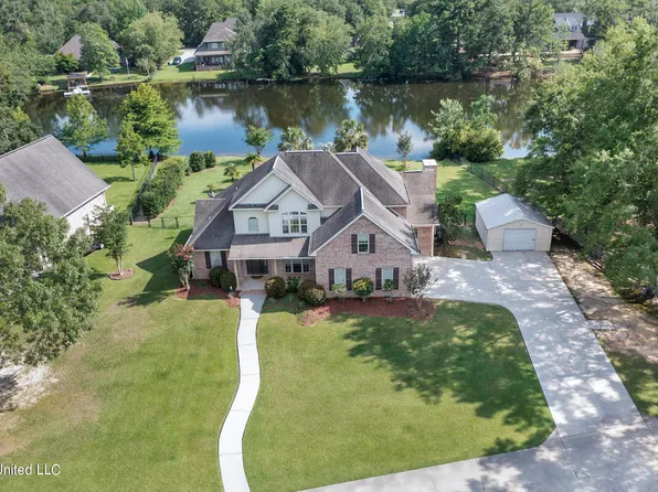 9005 Twin Oaks Ct, Picayune, MS 39466