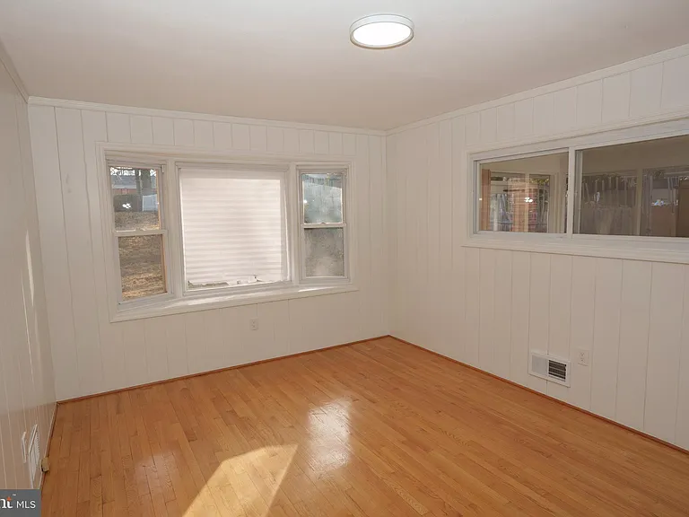 4305 Elmwood Rd — Photo 10